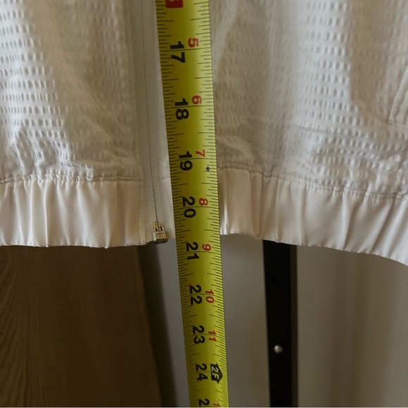 Lululemon Pack Light‎ Bomber Cropped Jacket Cinch White Packable Zip Up Size 2 - Picture 12 of 14